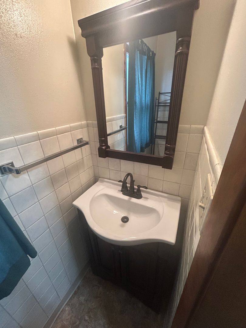 Apartment for rent at 105 Bellaire Rd, Waterloo, IA 50701