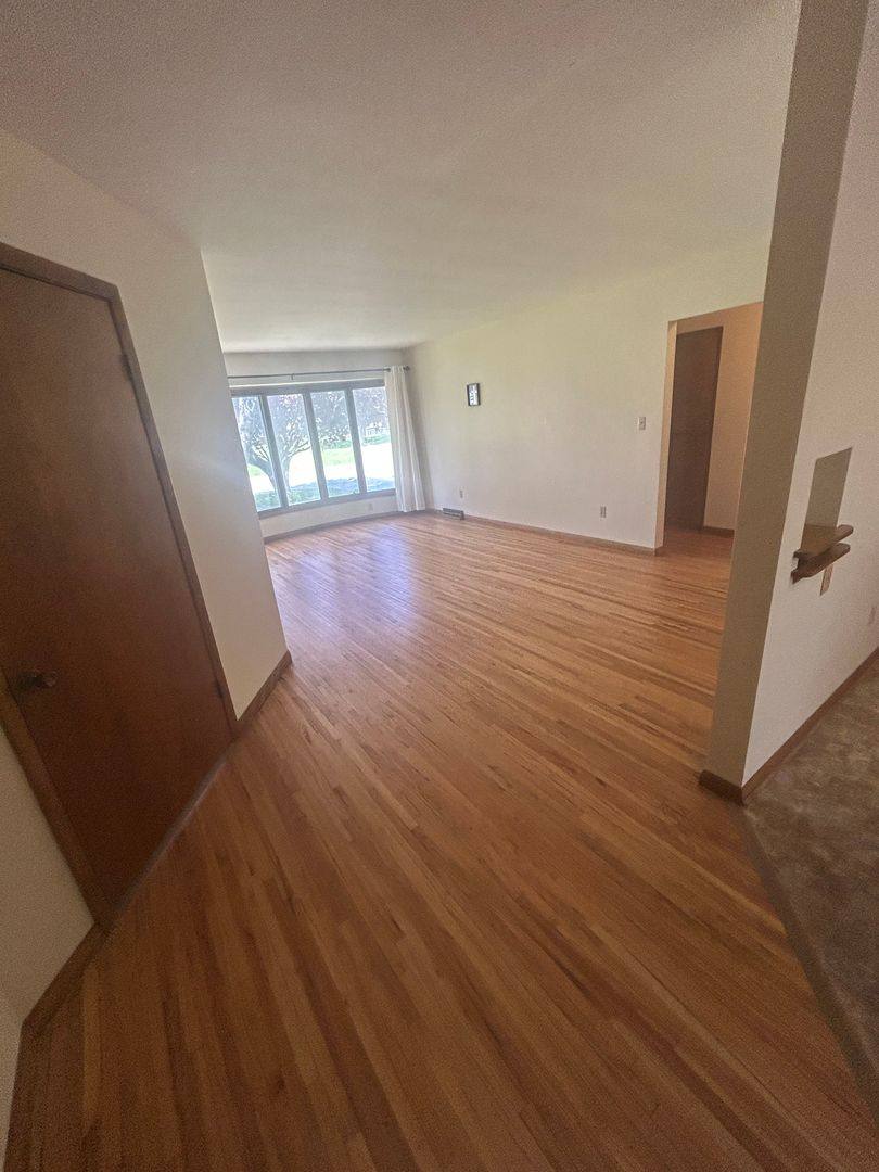 Apartment for rent at 105 Bellaire Rd, Waterloo, IA 50701