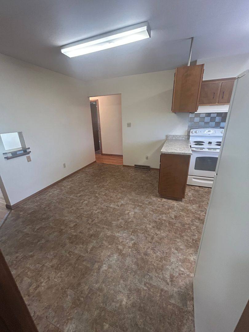 Apartment for rent at 105 Bellaire Rd, Waterloo, IA 50701