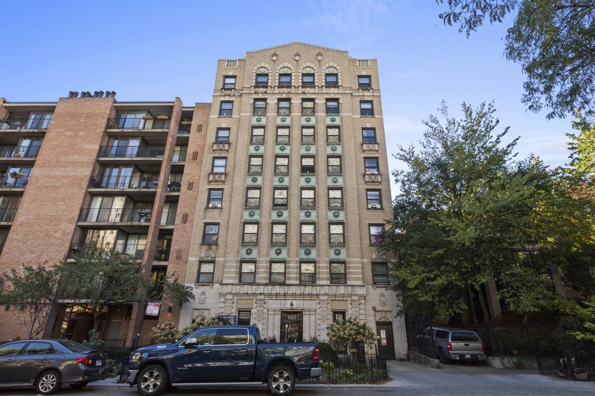 Apartment for rent at 661 W Sheridan #410, Chicago, IL 60613