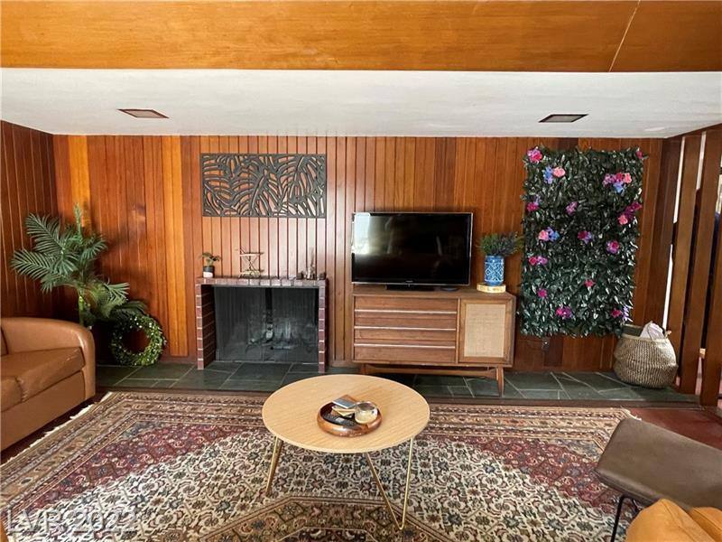 Apartment for rent at 1332 5th Place, Las Vegas, NV 89104