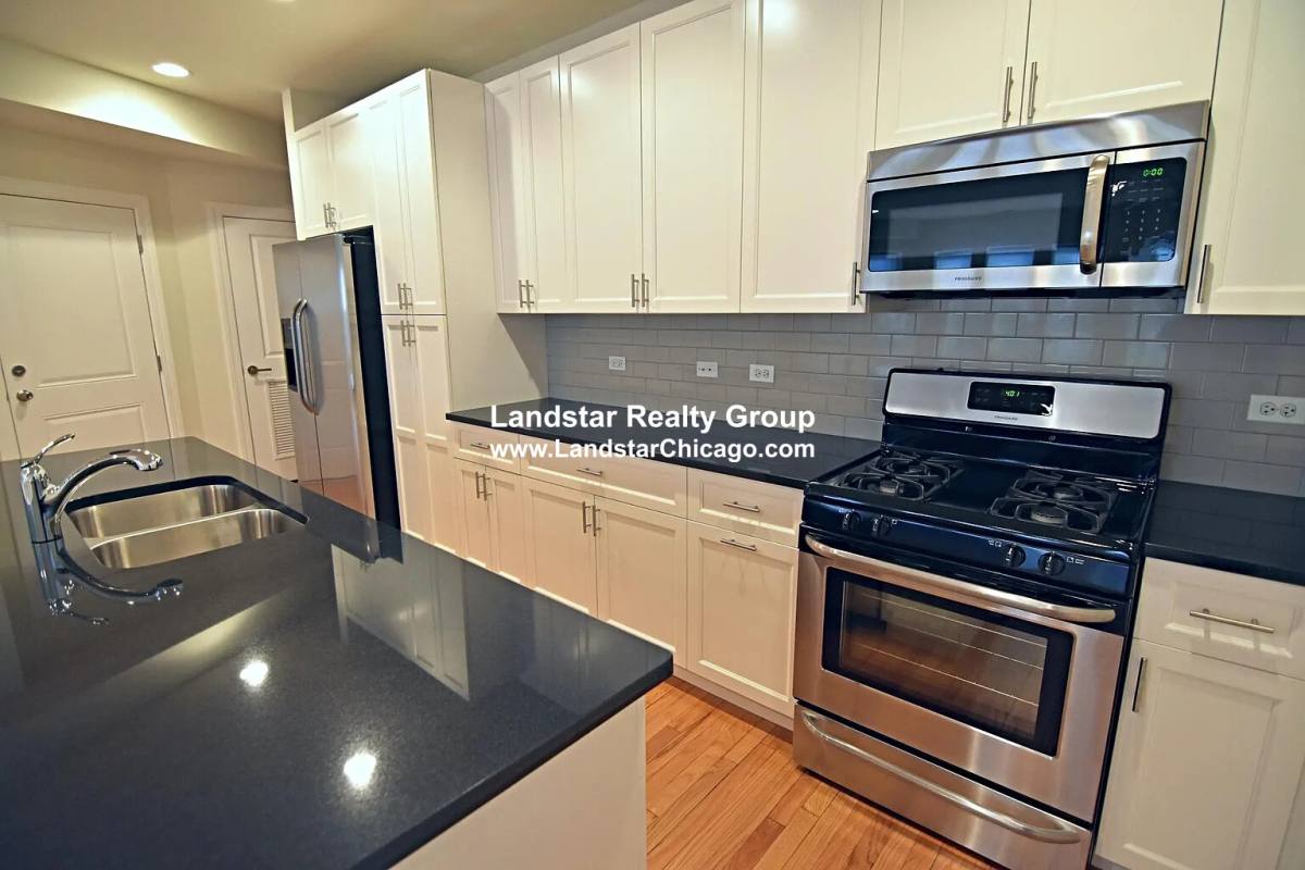 Apartment for rent at 6453 N Newgard Ave #2, Chicago, IL 60626