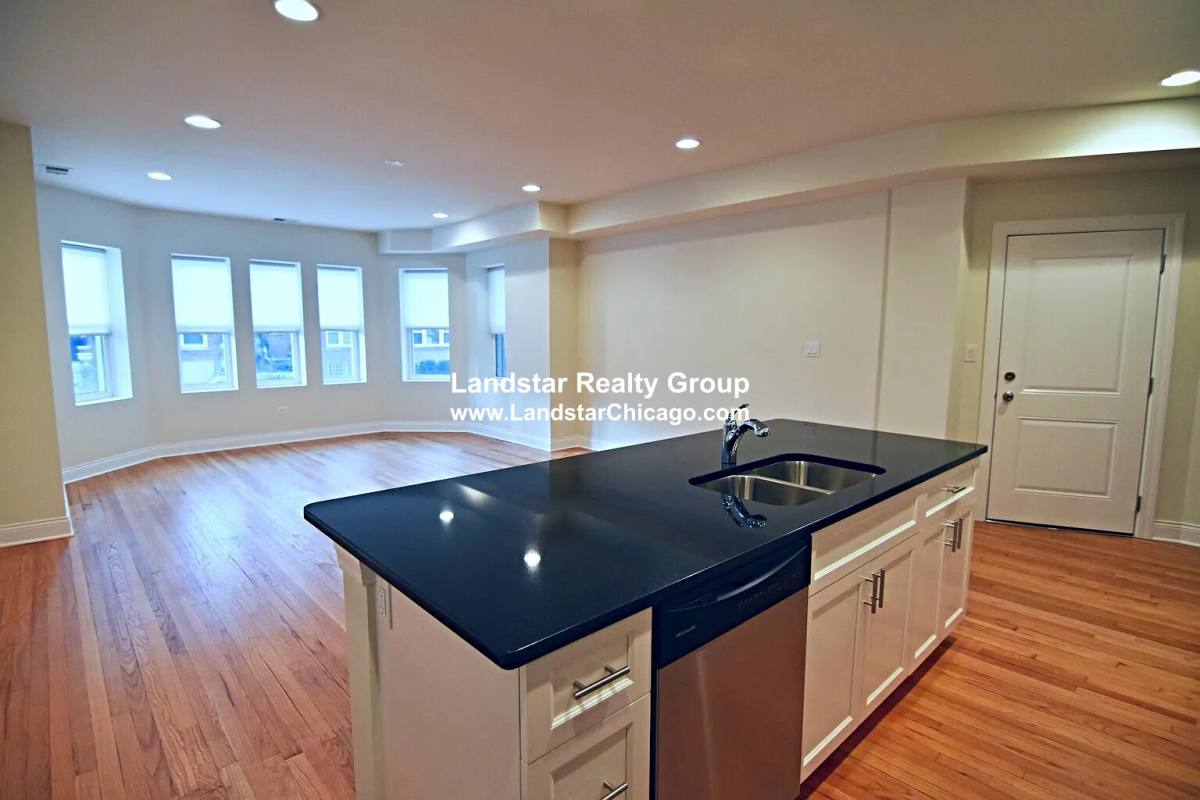 Apartment for rent at 6453 N Newgard Ave #2, Chicago, IL 60626