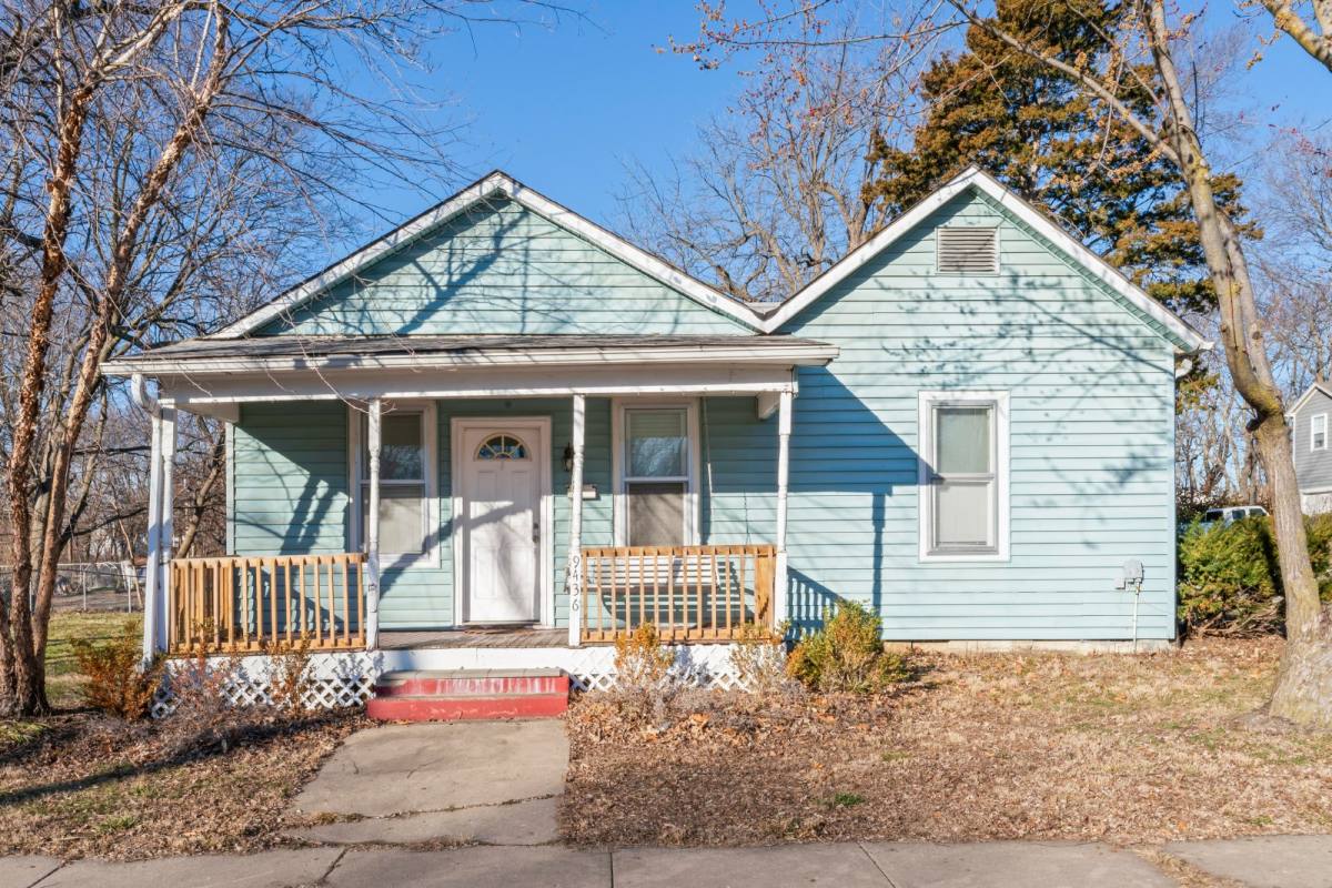 9436 Haskins St, Lenexa, KS 66215