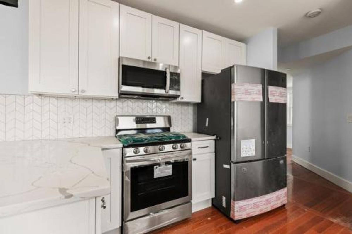 Apartment for rent at 1008 Winthrop Ave, Revere, MA 02151