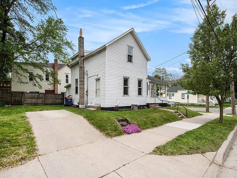 House for rent at 928 Baxter St SE, Grand Rapids, MI 49506