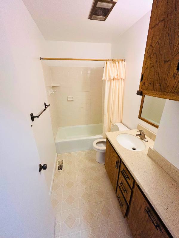 House for rent at 209 E 35th St, Anderson, IN 46013