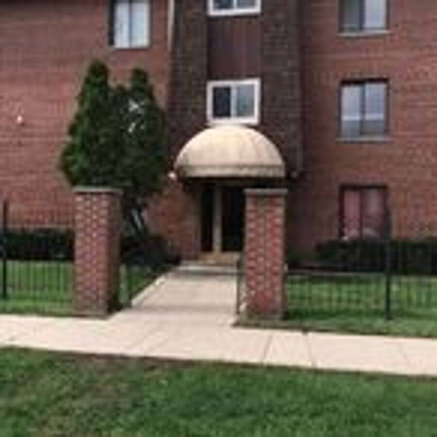 Apartment for rent at 9700 Nottingham Ave #3A, Chicago Ridge, IL 60415
