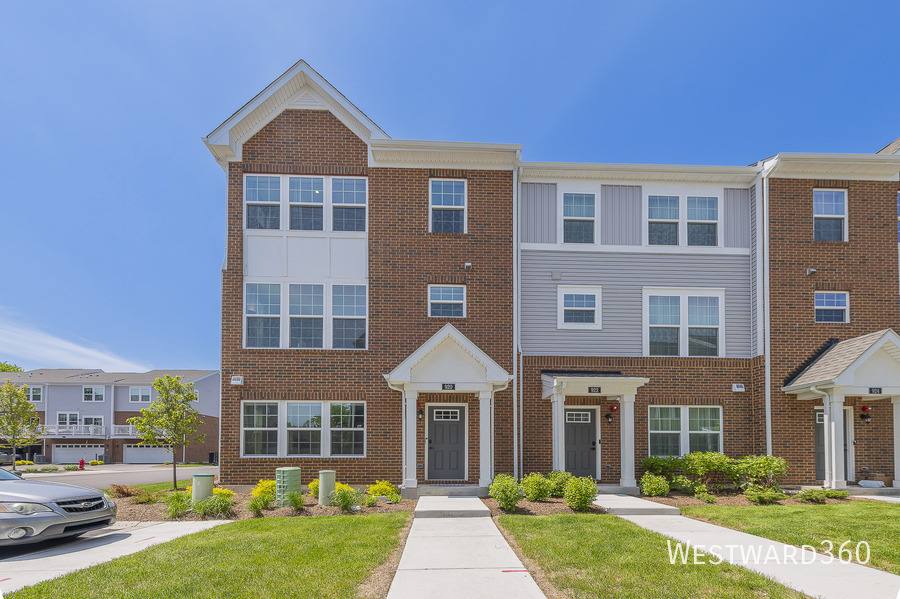 Townhouse for rent at 920 Jenkins Court #4E, Wheeling, IL 60090