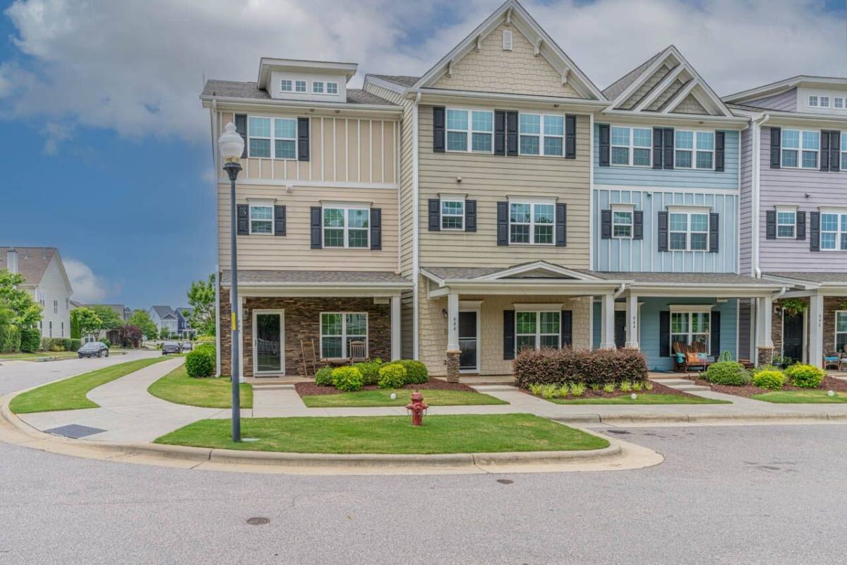 Townhouse for rent at 996 Tender Dr, Apex, NC 27502