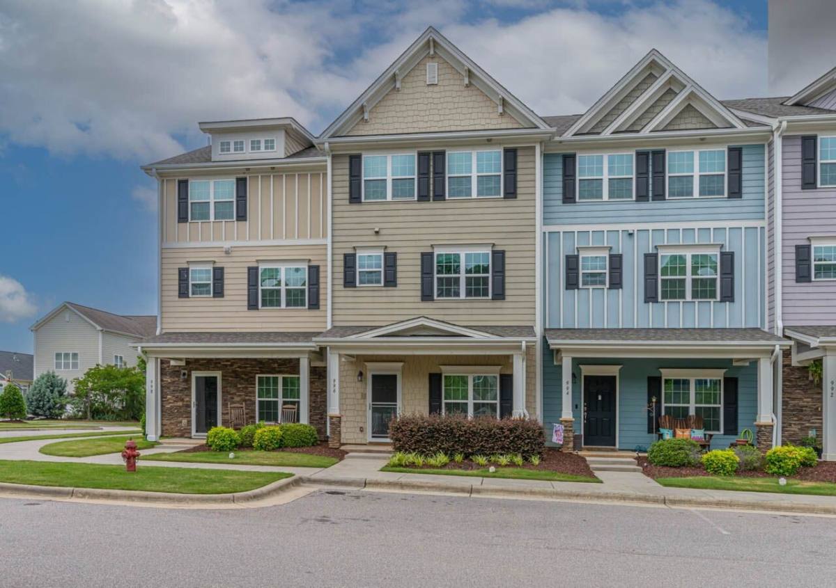 Townhouse for rent at 996 Tender Dr, Apex, NC 27502