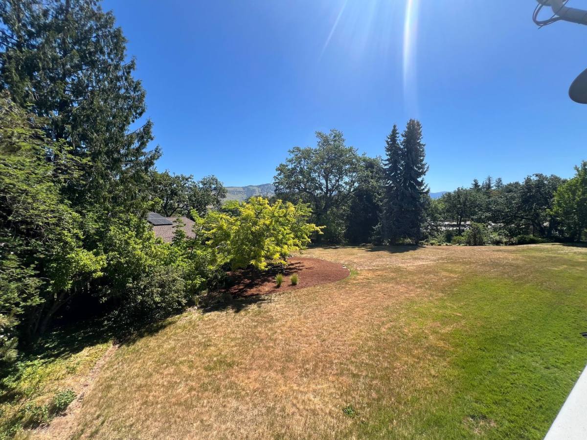 Apartment for rent at 854 Twin Pines Circle, Ashland, OR 97520