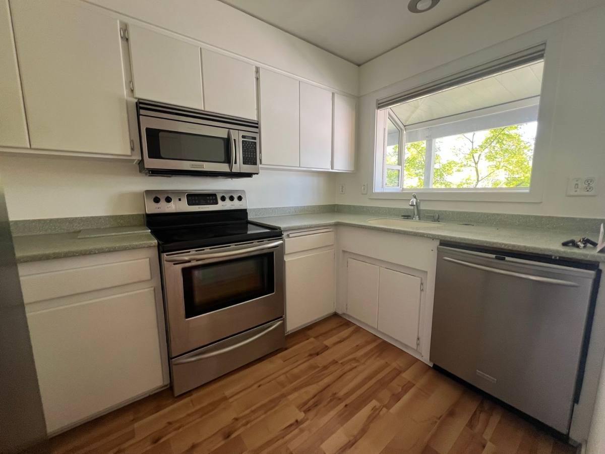Apartment for rent at 854 Twin Pines Circle, Ashland, OR 97520