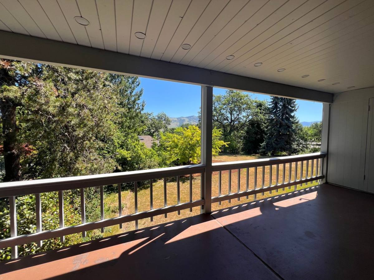 Apartment for rent at 854 Twin Pines Circle, Ashland, OR 97520
