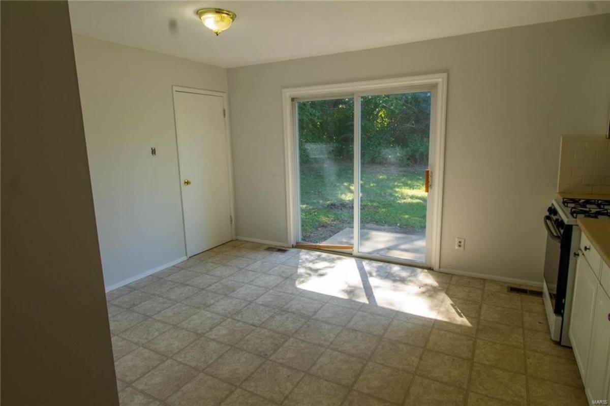 House for rent at 1670 Arundel Dr, Florissant, MO 63033