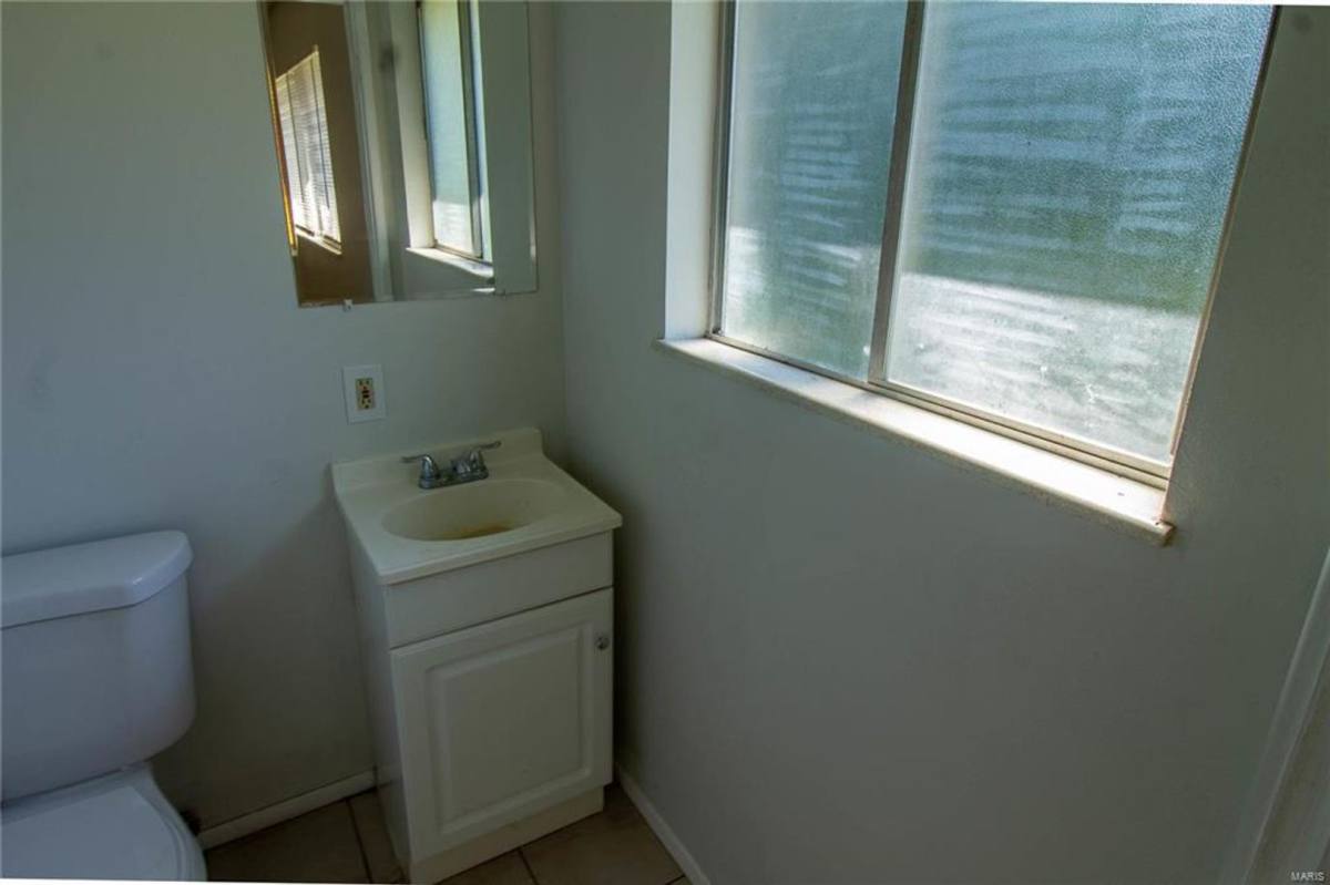House for rent at 1670 Arundel Dr, Florissant, MO 63033