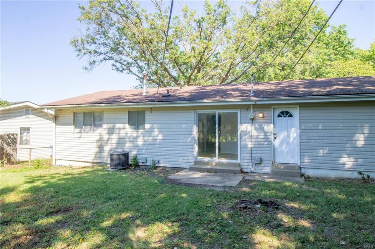 House for rent at 1670 Arundel Dr, Florissant, MO 63033