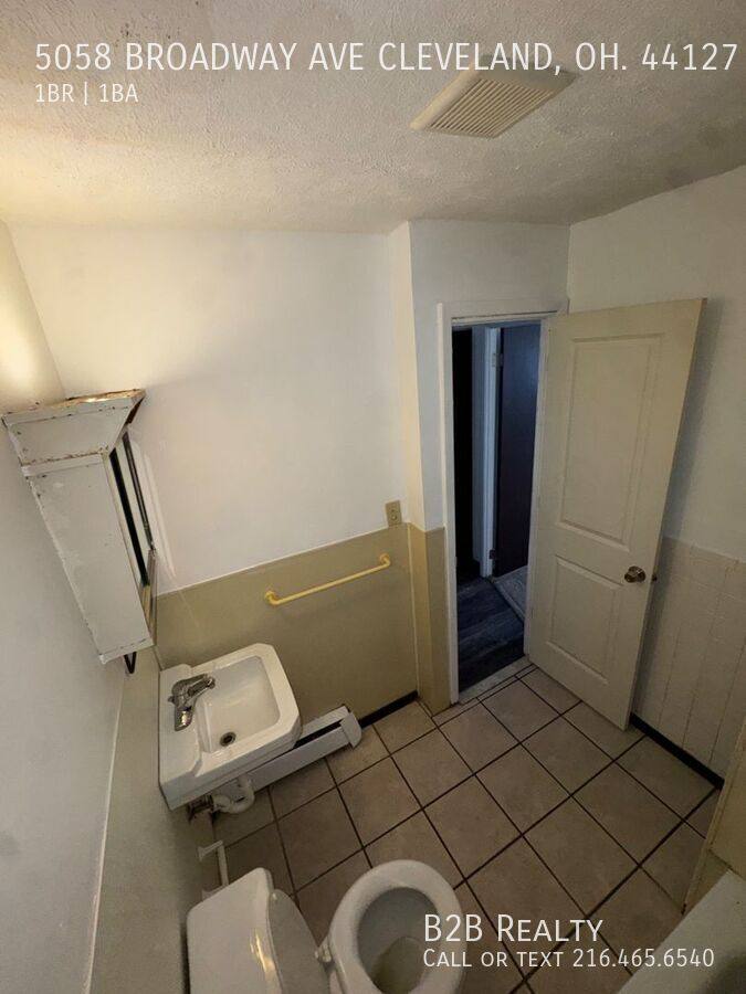 Apartment for rent at 5058 Broadway Ave #1, Cleveland, OH 44127