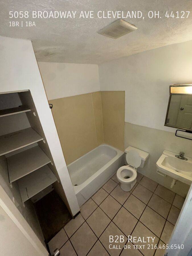 Apartment for rent at 5058 Broadway Ave #1, Cleveland, OH 44127