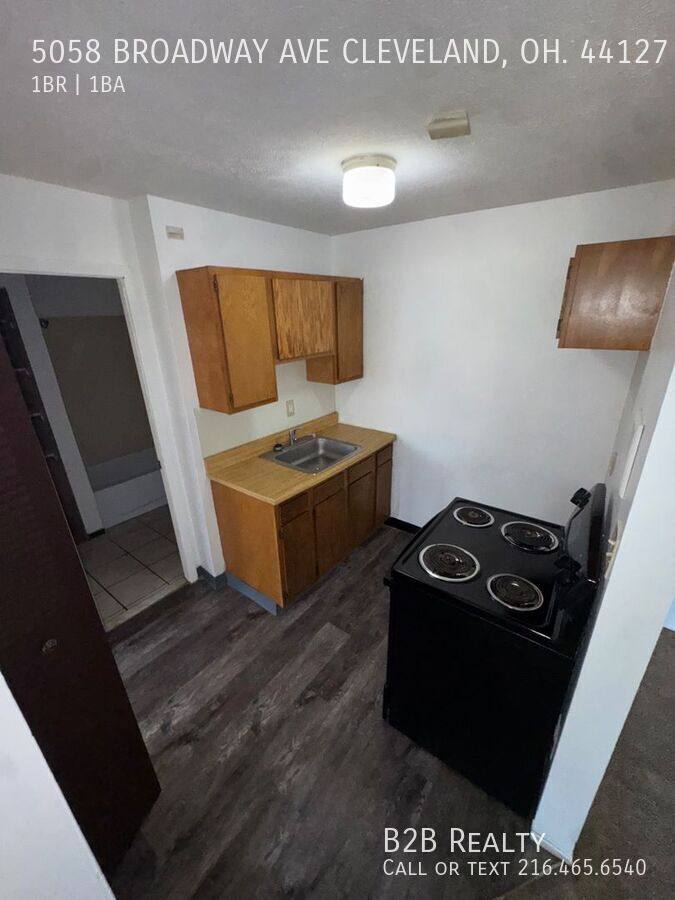 Apartment for rent at 5058 Broadway Ave #1, Cleveland, OH 44127