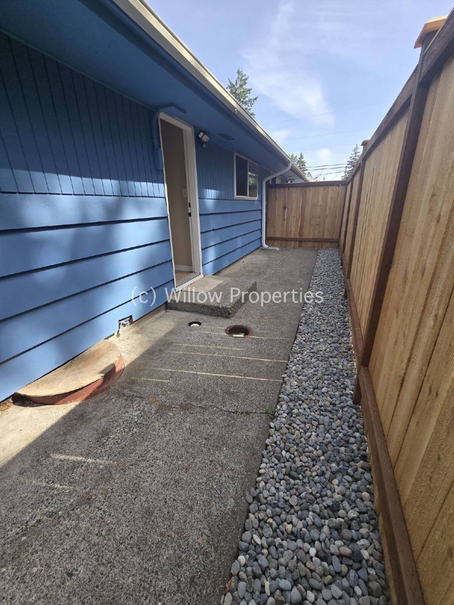 Apartment for rent at 12020 Edgewood Ave SW #3, Lakewood, WA 98498