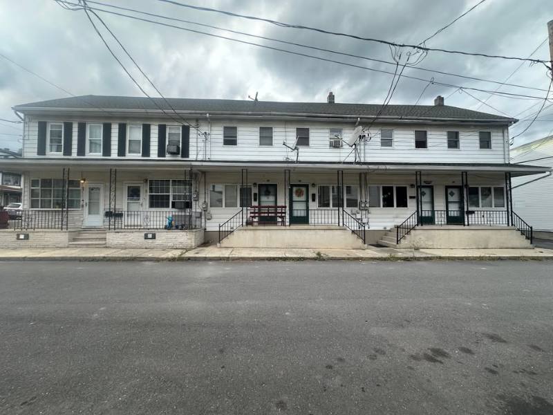 Townhouse for rent at 34 Wiggan St, New Philadelphia, PA 17959
