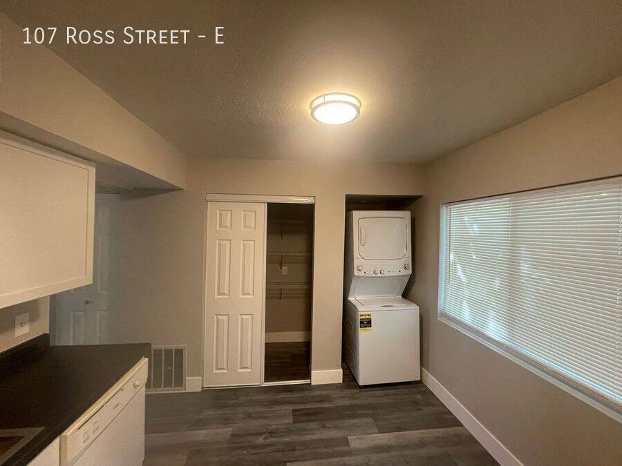 Townhouse for rent at 107 Ross St E, Delaware, OH 43015