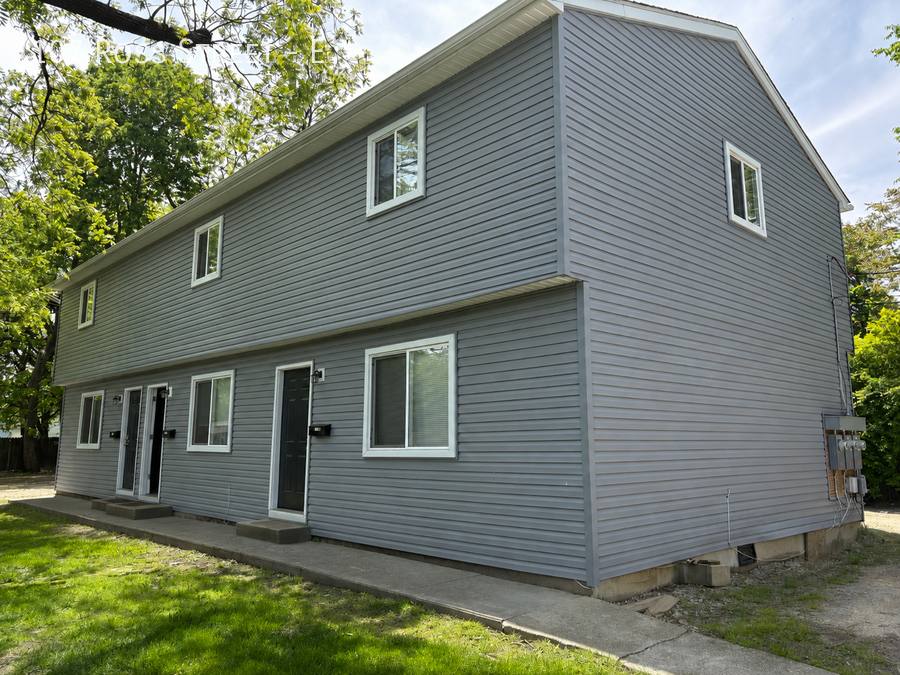 Townhouse for rent at 107 Ross St E, Delaware, OH 43015