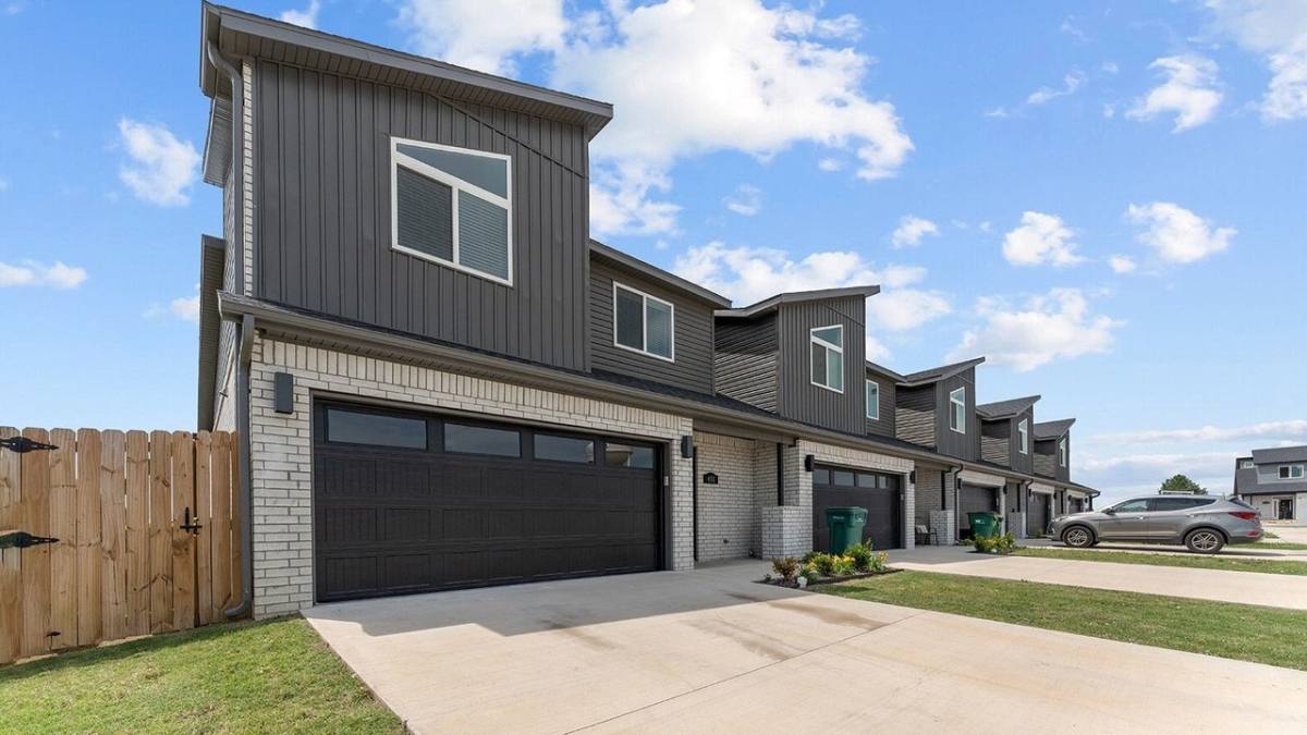 Townhouse for rent at 491 Azurite Rd, Centerton, AR 72719