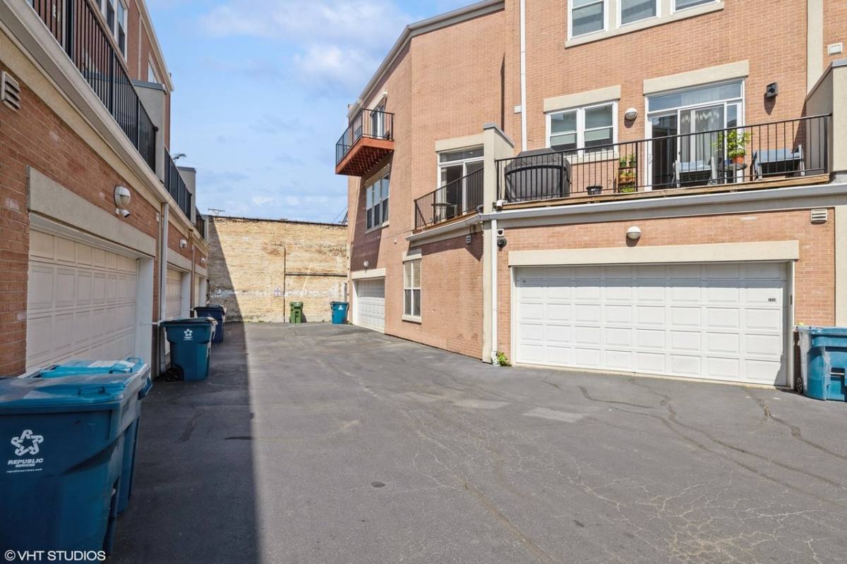 Townhouse for rent at 7307 Franklin St, Forest Park, IL 60130