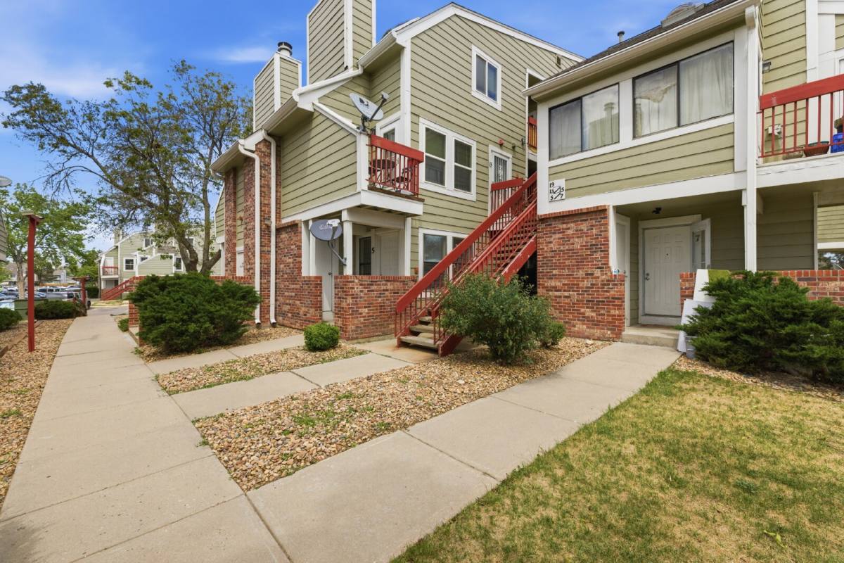 Condo for rent at 982 S Dearborn Way #5, Aurora, CO 80012