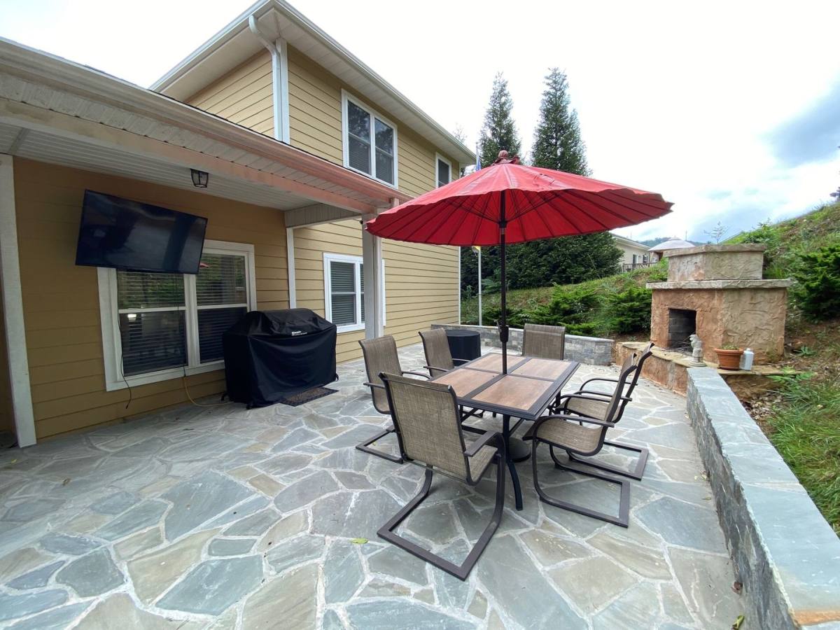 House for rent at 170 S Willow Brook Dr, Asheville, NC 28806