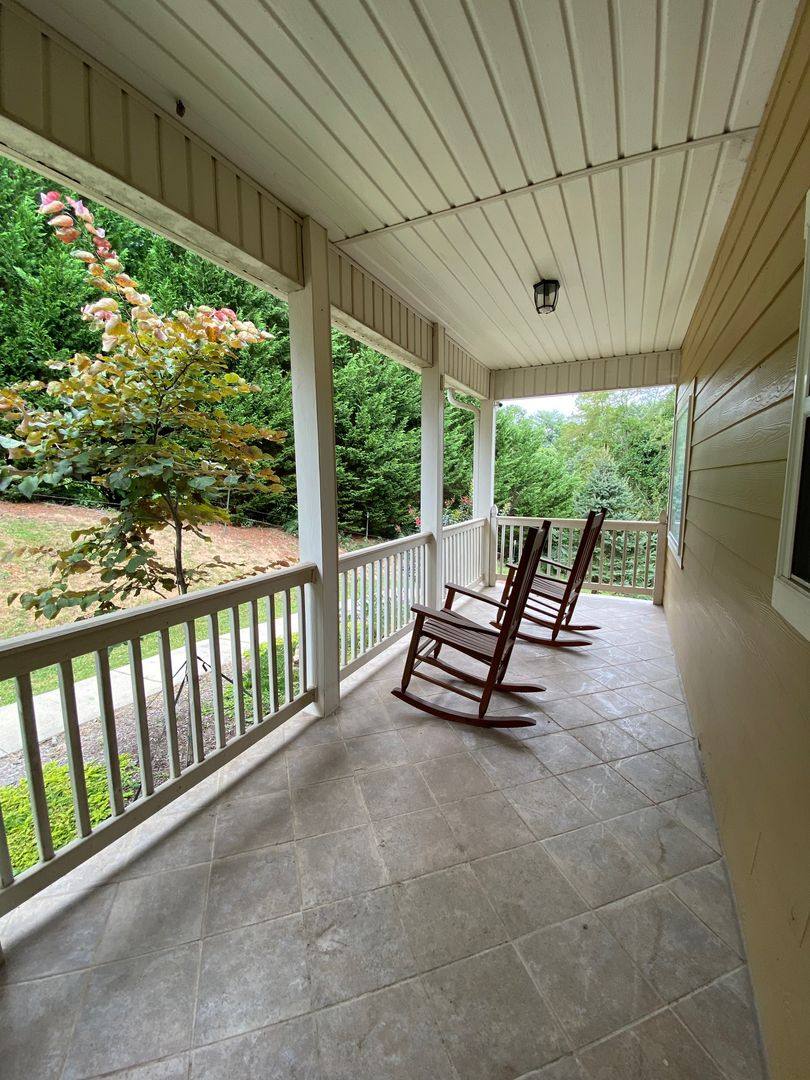 House for rent at 170 S Willow Brook Dr, Asheville, NC 28806