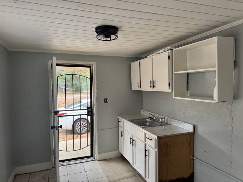 Apartment for rent at 1214 Gillespie Ave #1, Albany, GA 31707