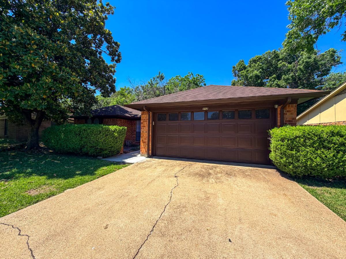 House for rent at 712 Pecan St, Burleson, TX 76028