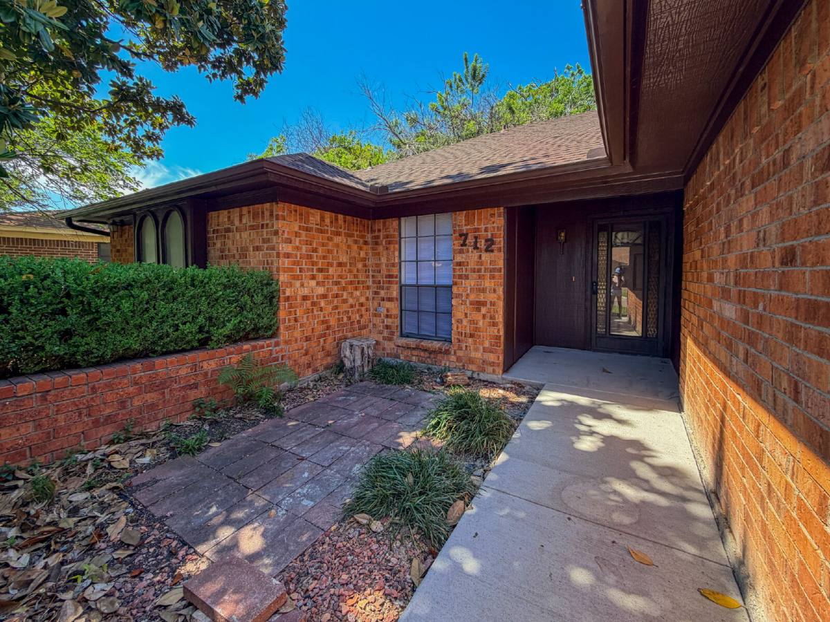 House for rent at 712 Pecan St, Burleson, TX 76028