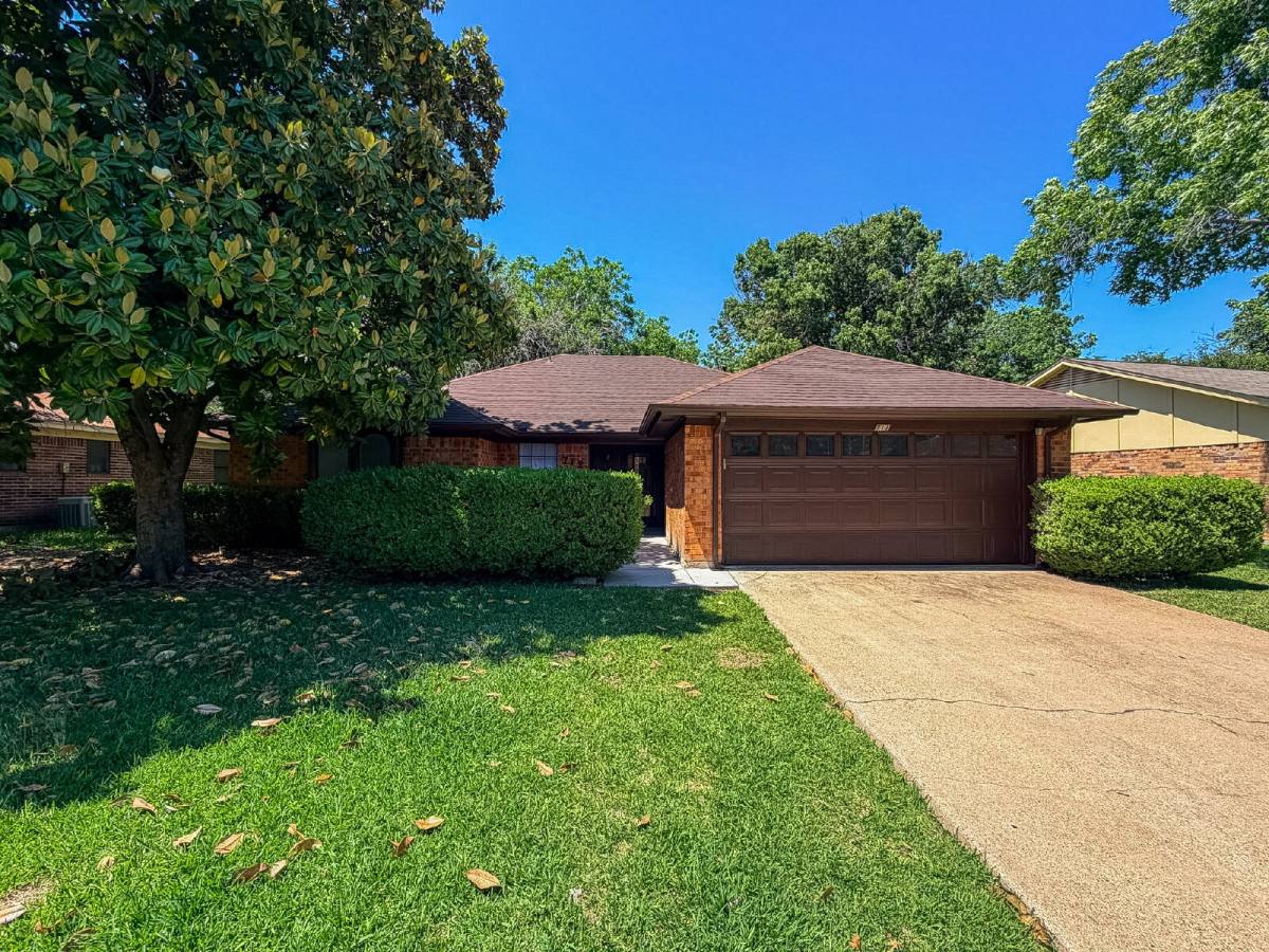 House for rent at 712 Pecan St, Burleson, TX 76028