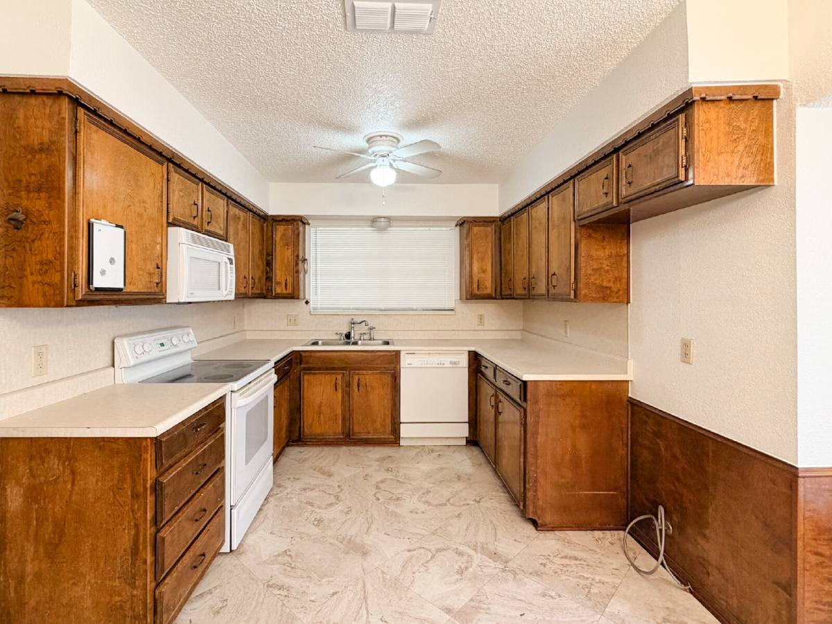 House for rent at 712 Pecan St, Burleson, TX 76028