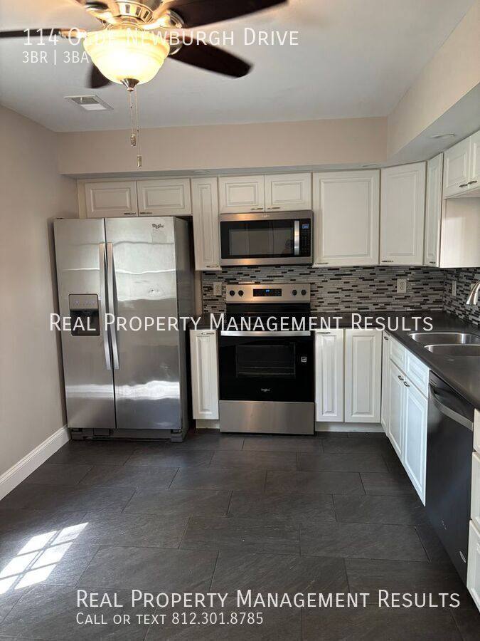 Townhouse for rent at 114 Olde Newburgh Dr, Newburgh, IN 47630