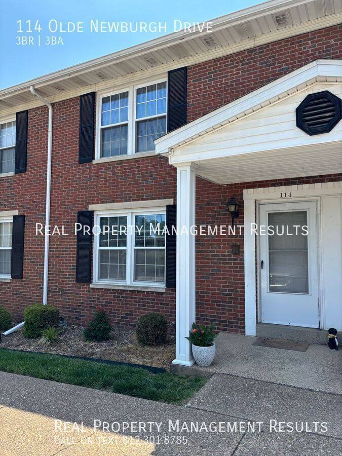 Townhouse for rent at 114 Olde Newburgh Dr, Newburgh, IN 47630