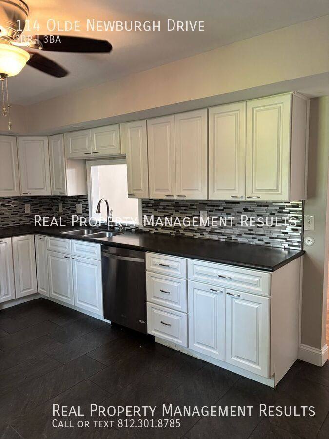 Townhouse for rent at 114 Olde Newburgh Dr, Newburgh, IN 47630