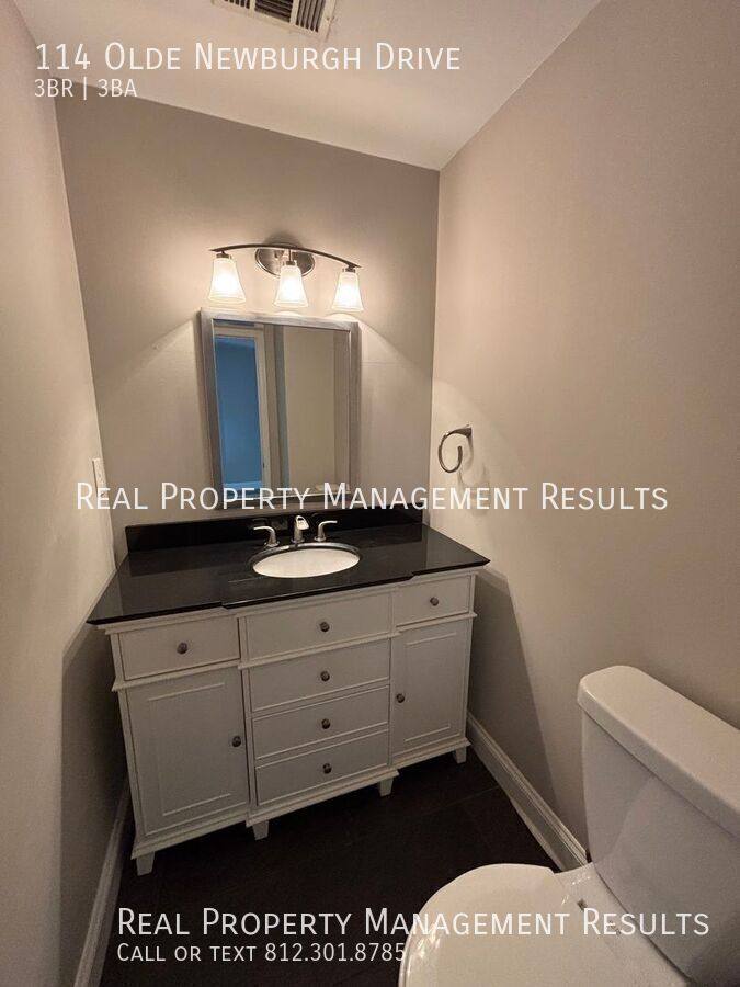 Townhouse for rent at 114 Olde Newburgh Dr, Newburgh, IN 47630