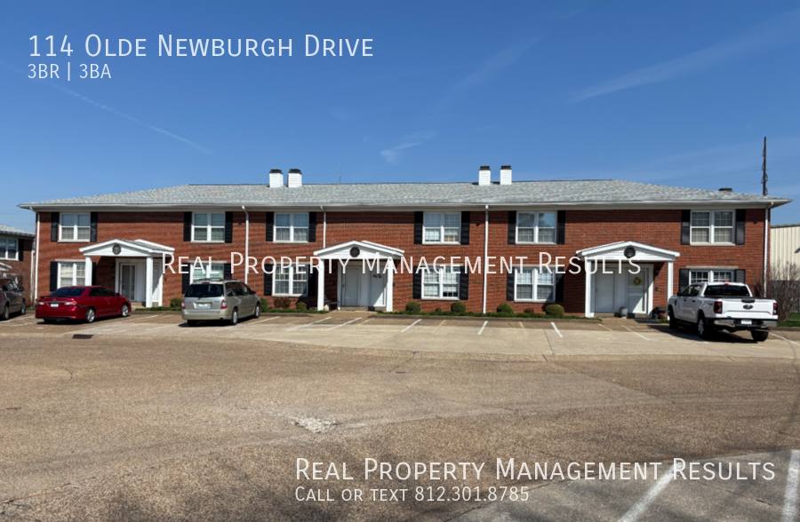 Townhouse for rent at 114 Olde Newburgh Dr, Newburgh, IN 47630
