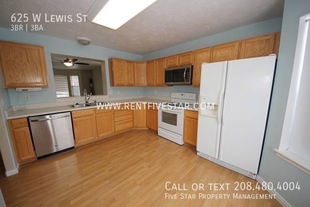 Townhouse for rent at 625 W Lewis St, Pocatello, ID 83204