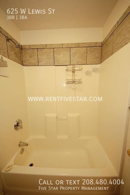 Townhouse for rent at 625 W Lewis St, Pocatello, ID 83204