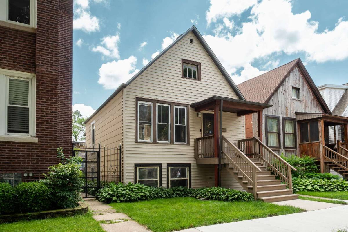House for rent at 3233 W Berteau Ave, Chicago, IL 60618