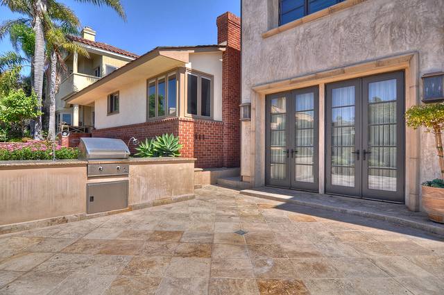 House for rent at 222 Iris Ave, Corona Del Mar, CA 92625