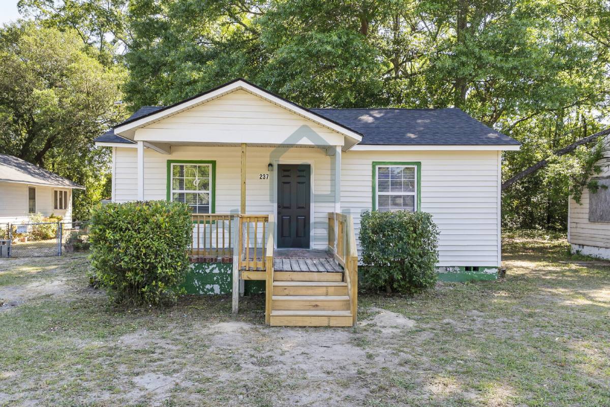 House for rent at 237 Woodlawn Ave, Sumter, SC 29150