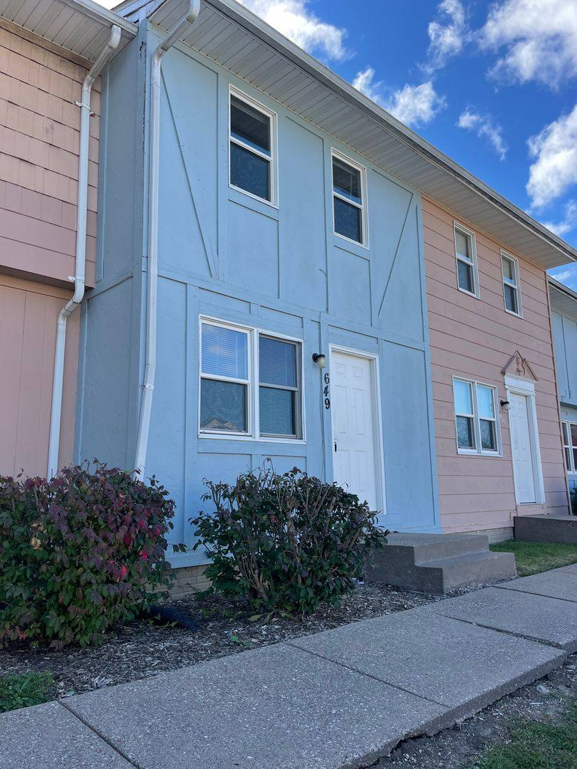 Townhouse for rent at 641-725 W 61st St, Davenport, IA 52806