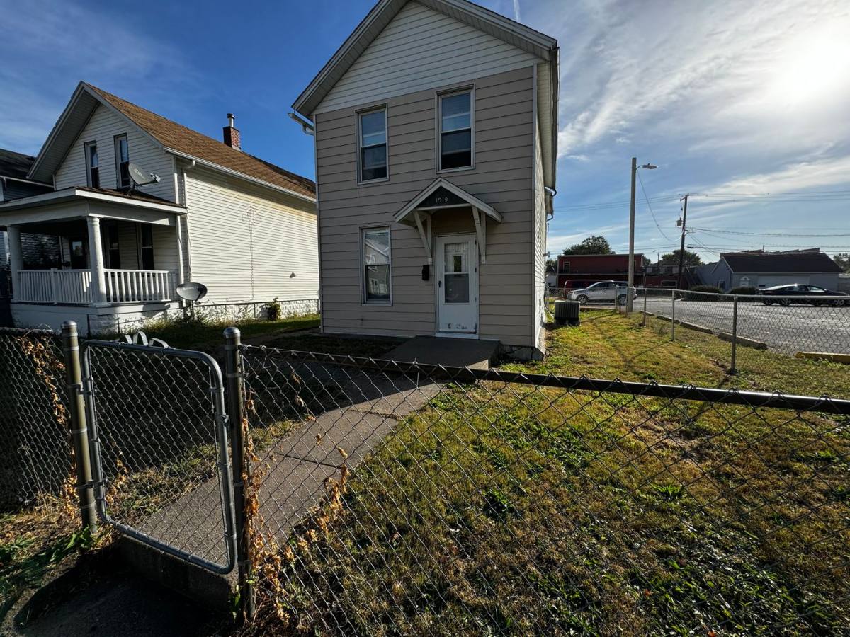 House for rent at 1519 N Ripley St, Davenport, IA 52803